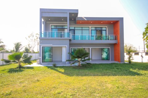 บ้านในอำเภอหัวหิน, ประเทศไทย 4 ห้องนอน № 222139