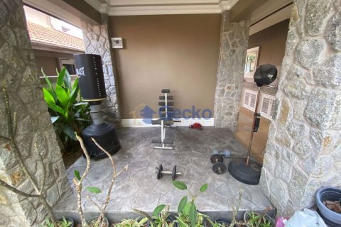 Casa de 5 dormitorios en Pattaya, Tailandia № 209430 - foto 5