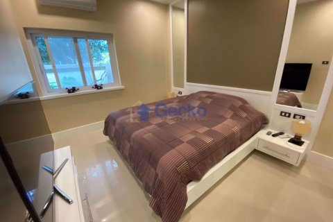 Casa de 5 dormitorios en Pattaya, Tailandia № 209430 - foto 19