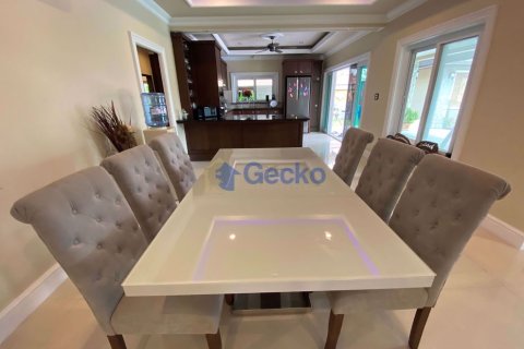 Casa de 5 dormitorios en Pattaya, Tailandia № 209430 - foto 6