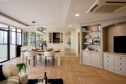 Condo in Bangkok, Thailand, 3 bedrooms  № 144617 - photo 3