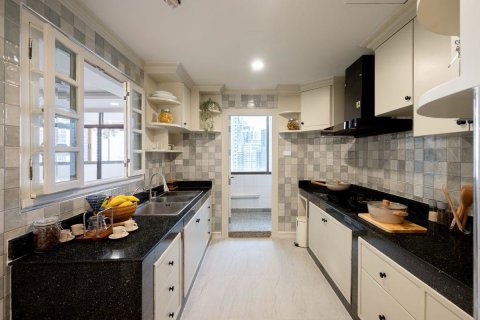 Condo in Bangkok, Thailand, 3 bedrooms  № 144617 - photo 17