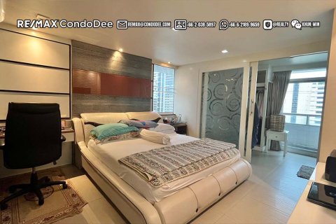 Condo à Watthana, Bangkok, Thaïlande, 3 chambres № 200814 - photo 11