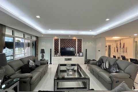 Condo à Watthana, Bangkok, Thaïlande, 3 chambres № 200814 - photo 27