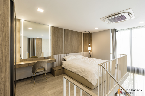 Condo in Bangkok, Thailand, 4 bedrooms  № 187542 - photo 2