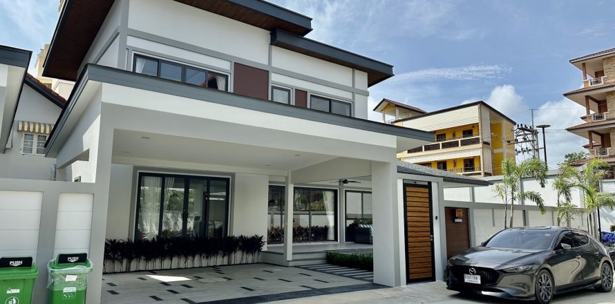 Villa in Pattaya, Thailand 4 bedrooms № 152744