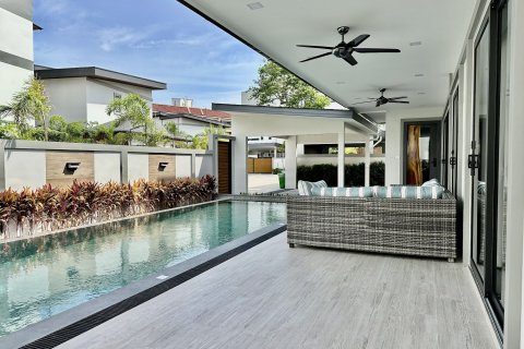 Villa in Pattaya, Thailand 4 bedrooms № 152744 - photo 3