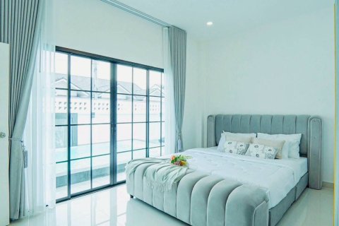Villa in Pattaya, Thailand 4 bedrooms № 162087 - photo 13