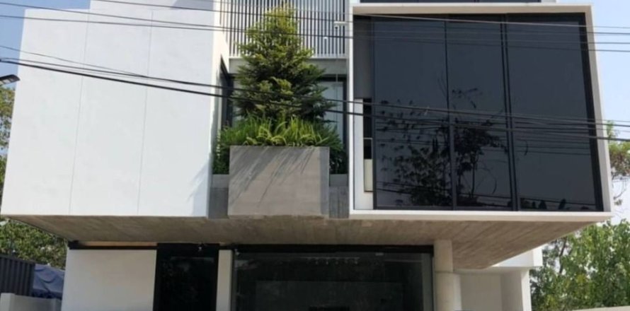 House in Chiang Mai, Thailand 4 bedrooms № 162084