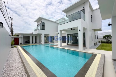 Maison à Pattaya, Thaïlande 5 chambres № 196487 - photo 4