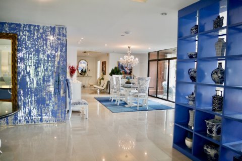 Condo à Bangkok, Thaïlande, 3 chambres  № 143567 - photo 1