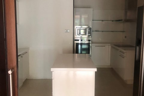 Condo in Bangkok, Thailand, 4 bedrooms  № 143563 - photo 3