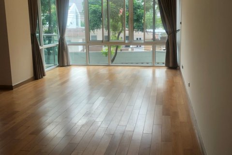 Condo in Bangkok, Thailand, 4 bedrooms  № 143563 - photo 1