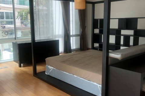 Condo in Bangkok, Thailand, 4 bedrooms  № 143563 - photo 6