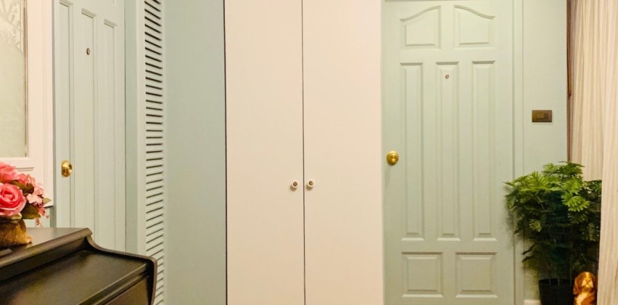 Condo in Nonthaburi, Thailand, 2 bedrooms  № 169035