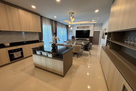 House in Pattaya, Thailand 3 bedrooms № 169040 - photo 1