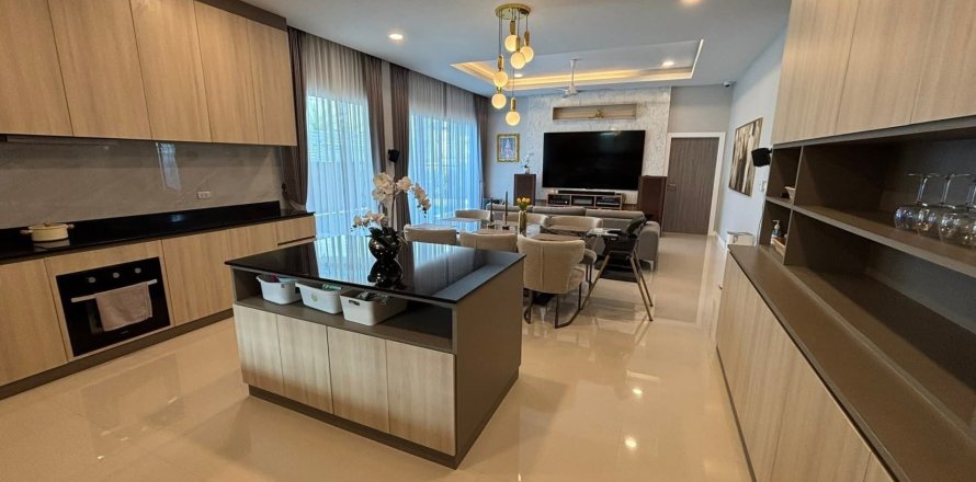 House in Pattaya, Thailand 3 bedrooms № 169040