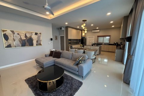 House in Pattaya, Thailand 3 bedrooms № 169040 - photo 2