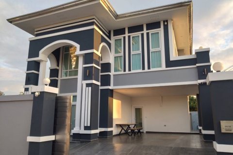 Villa in Pattaya, Thailand 4 bedrooms № 169036