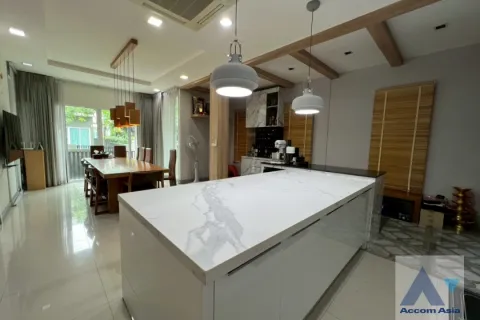 Haus in Bang Kaeo, Thailand 6 Schlafzimmer № 219014 - Foto 4