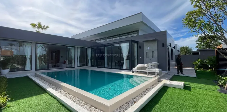 Casa de 3 dormitorios en Pattaya, Tailandia № 212997
