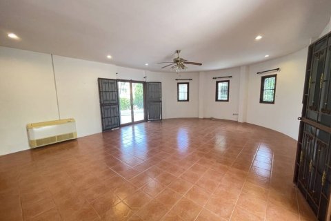 Villa in Hua Hin, Thailand 6 bedrooms № 114602 - photo 4