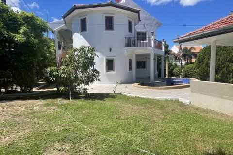 Villa in Hua Hin, Thailand 6 bedrooms № 114602 - photo 1