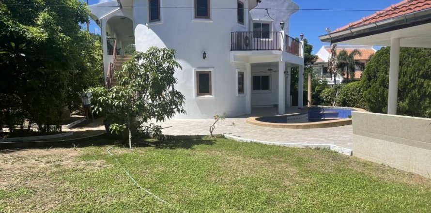 Villa in Hua Hin, Thailand 6 bedrooms № 114602