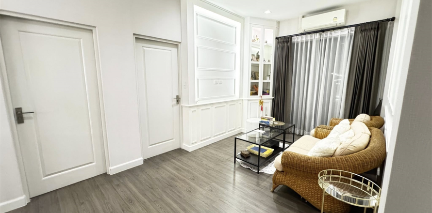 Maison à Bangkok, Thaïlande 4 chambres № 190356