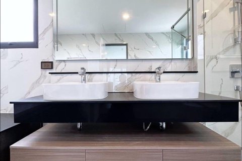 Maison à Bang Kaeo, Thaïlande 4 chambres № 147666 - photo 11