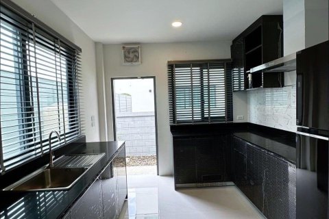 Maison à Bang Kaeo, Thaïlande 4 chambres № 147666 - photo 10