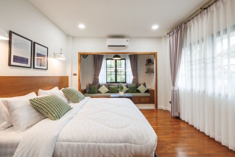 House in San Sai, Thailand 5 bedrooms № 147672 - photo 23