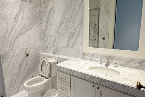 Condo à Pathum Wan, Bangkok, Thaïlande, 2 chambres № 172037 - photo 11