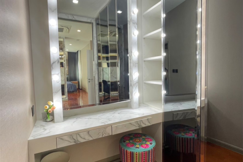 House in Bangkok, Thailand 5 bedrooms № 189049