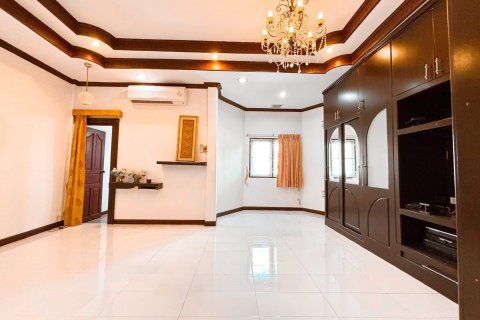 Таунхаус в Лат Пхрау, Бангкок, Таиланд с 5 спальнями  № 147636 - фото 5