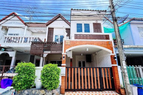 Таунхаус в Лат Пхрау, Бангкок, Таиланд с 5 спальнями  № 147636 - фото 1