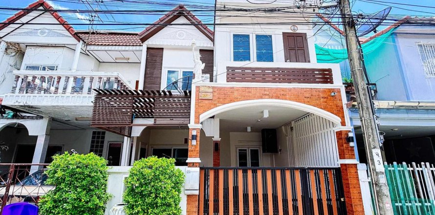 Таунхаус в Лат Пхрау, Бангкок, Таиланд с 5 спальнями  № 147636