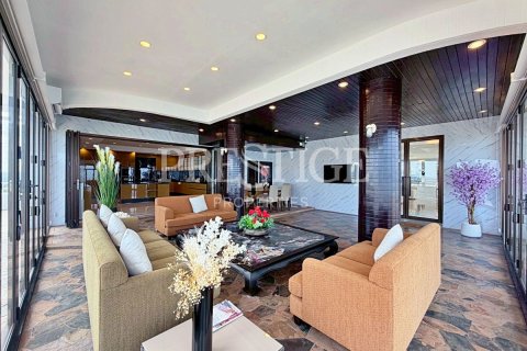 Condo in Pattaya, Thailand, 2 bedrooms  № 202034 - photo 13