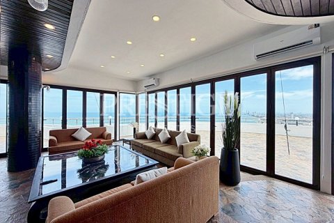 Condo in Pattaya, Thailand, 2 bedrooms  № 202034 - photo 12