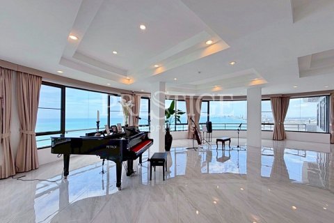 Condo in Pattaya, Thailand, 2 bedrooms  № 202034 - photo 5
