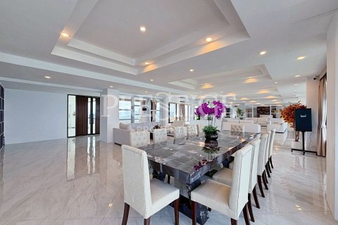 Condo in Pattaya, Thailand, 2 bedrooms  № 202034 - photo 8
