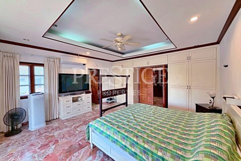 House in Pattaya, Thailand 5 bedrooms № 202037 - photo 16