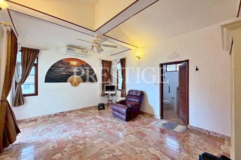 House in Pattaya, Thailand 5 bedrooms № 202037 - photo 20