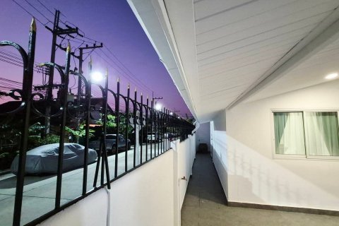 House in Pattaya, Thailand 3 bedrooms № 161671 - photo 3