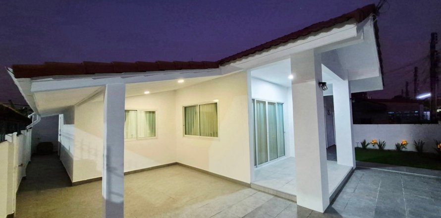 House in Pattaya, Thailand 3 bedrooms № 161671