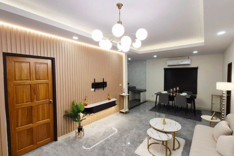 House in Pattaya, Thailand 3 bedrooms № 161671 - photo 7