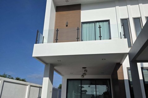 Villa in Pattaya, Thailand 3 bedrooms № 173715 - photo 11