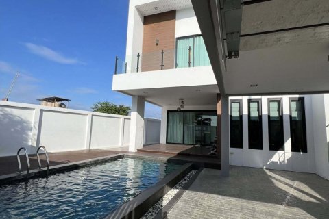 Villa in Pattaya, Thailand 3 bedrooms № 173715 - photo 10