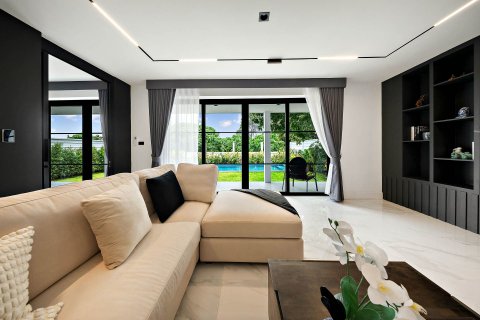 House in Pattaya, Thailand 6 bedrooms № 142794 - photo 5