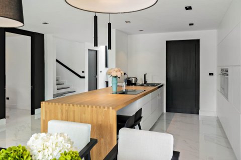 House in Pattaya, Thailand 6 bedrooms № 142794 - photo 8